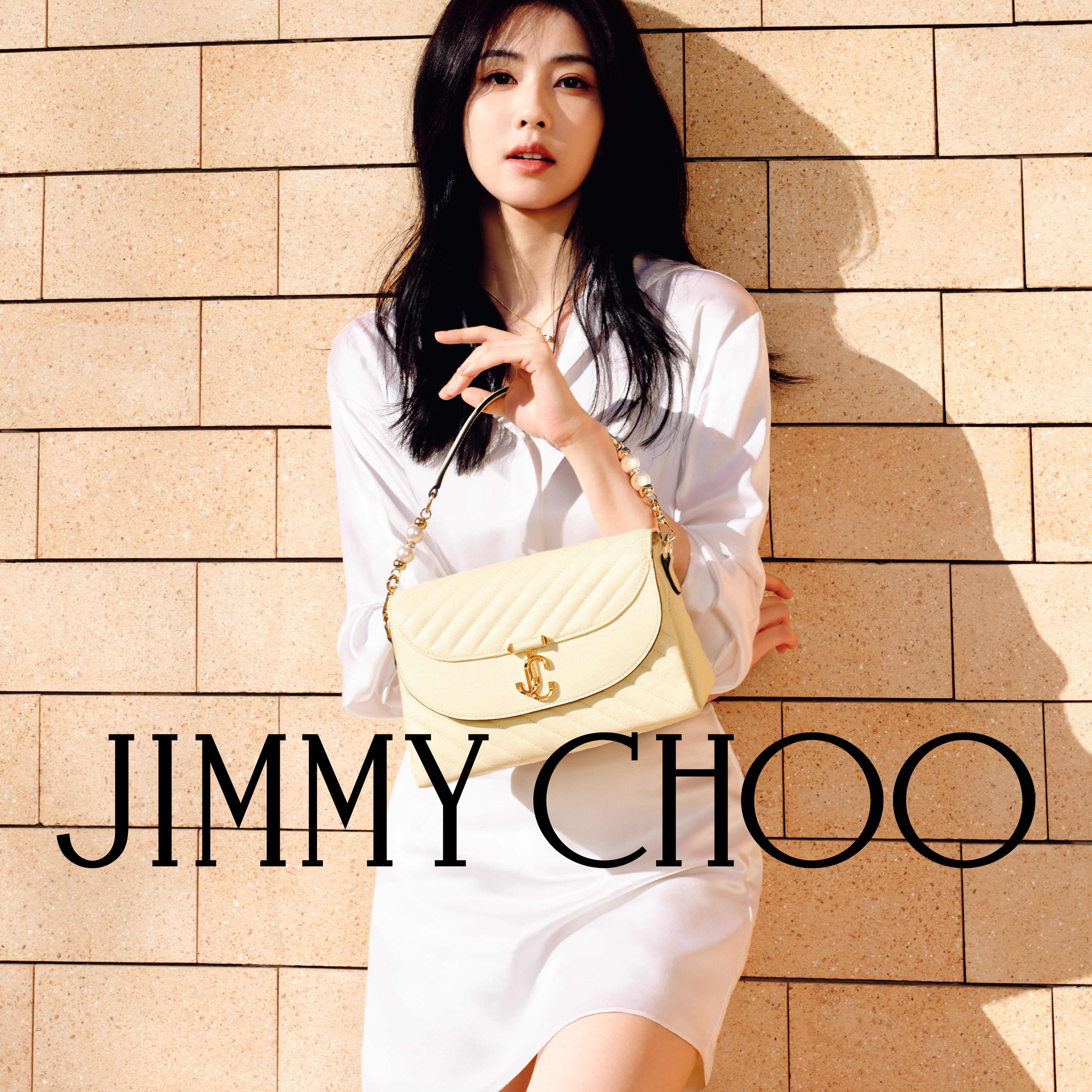 지미추(Jimmy Choo)가 중국 배우 바이루(Bai Lu)를 아시아 앰배서더로 선정했다